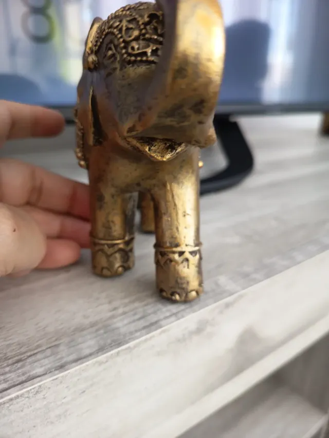 Elefante decorativo dorado