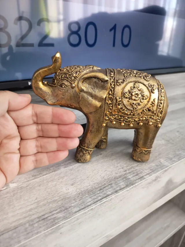 Elefante decorativo dorado