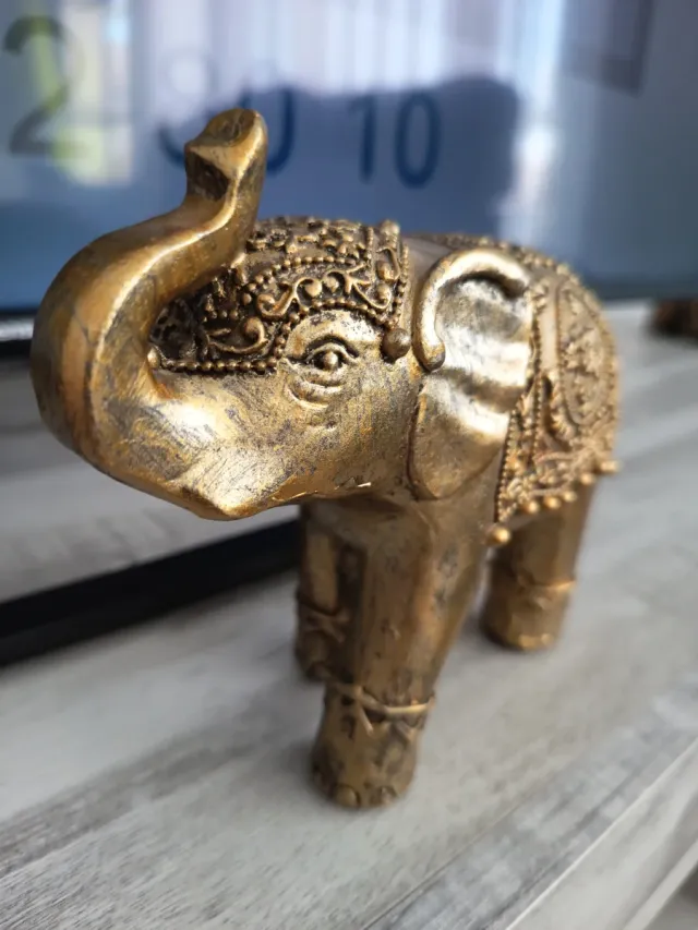Elefante decorativo dorado