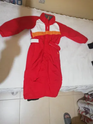 Traje de esquí infantil rojo