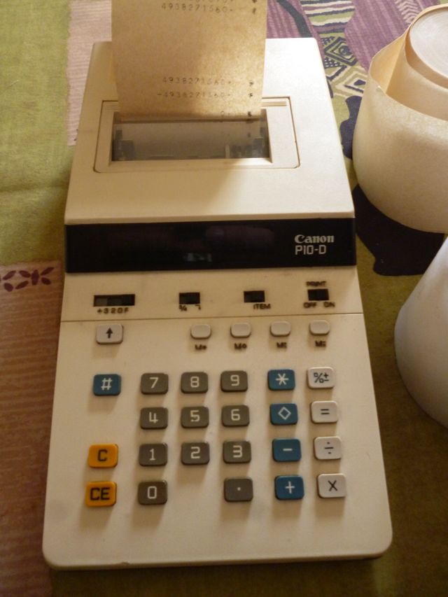 Calculadora Canon P1O-D con rollo de papel