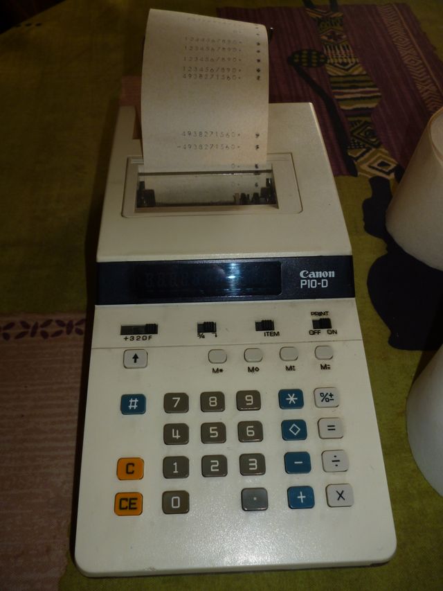 Calculadora Canon P1O-D con rollo de papel