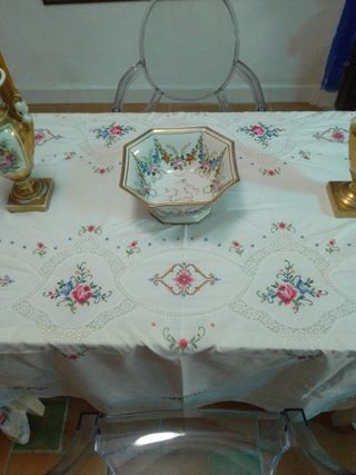 Mantel antiguo  hilo bordado flores