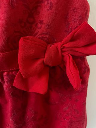 Vestito rosso bambina con fiocco, motivo in riliev
