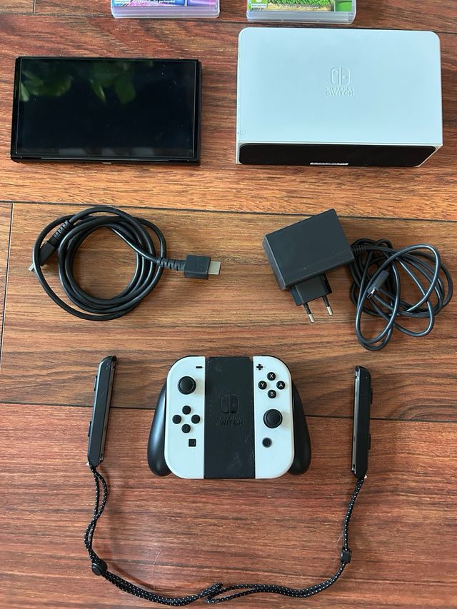 Nintendo Switch OLED Blanca y Negra