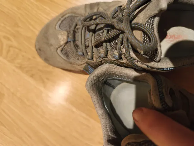 Zapatillas trekking beige y marrón