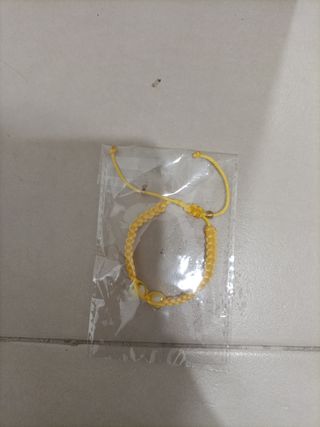 Pulseras de hilo ajustables echos a mano