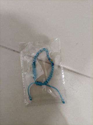 Pulseras de hilo ajustables echos a mano