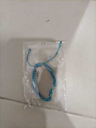 Pulseras de hilo ajustables echos a mano