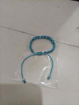 Pulseras de hilo ajustables echos a mano