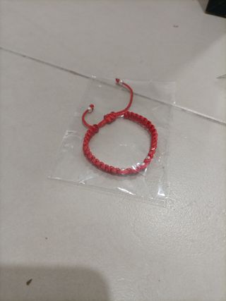 Pulseras de hilo ajustables echos a mano