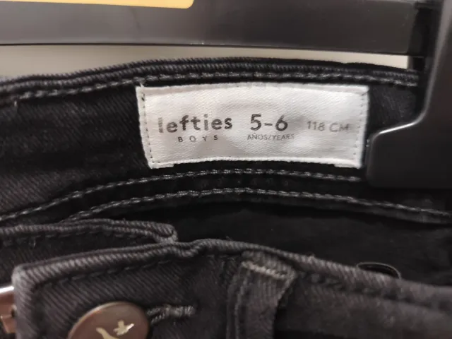Pantalones vaqueros negros para niño talla 5_6
