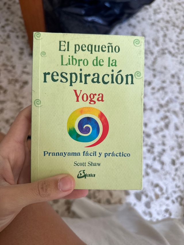 El pequeño libro de la respiración yoga: Pranay...
