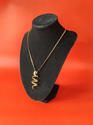 Collana con ciondolo serpente dorato