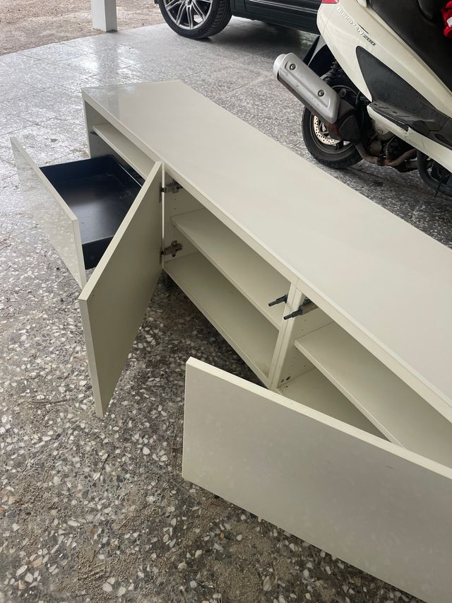 Mueble TV diseño blanco y negro