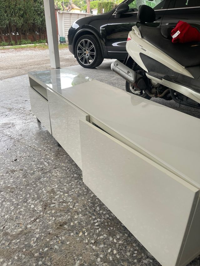 Mueble TV diseño blanco y negro