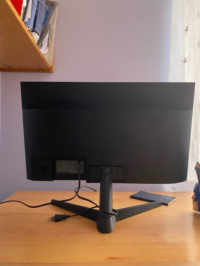 Monitor Samsung F24T350FHK Negro con sus cables