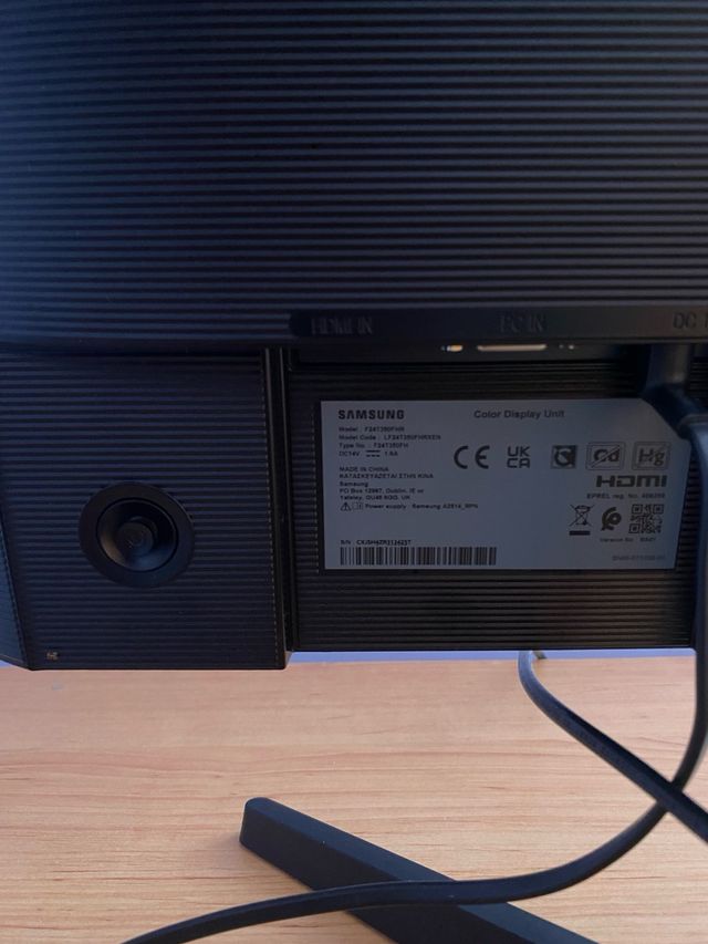 Monitor Samsung F24T350FHK Negro con sus cables