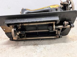 Máquina de coser Singer antigua