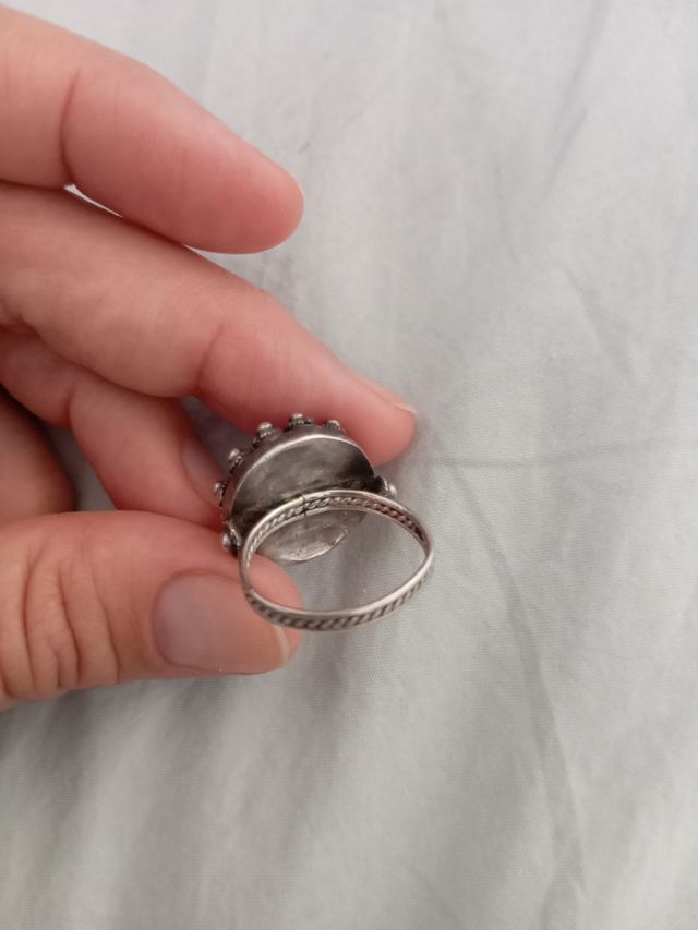 Anillo tribal plata y coral rojo