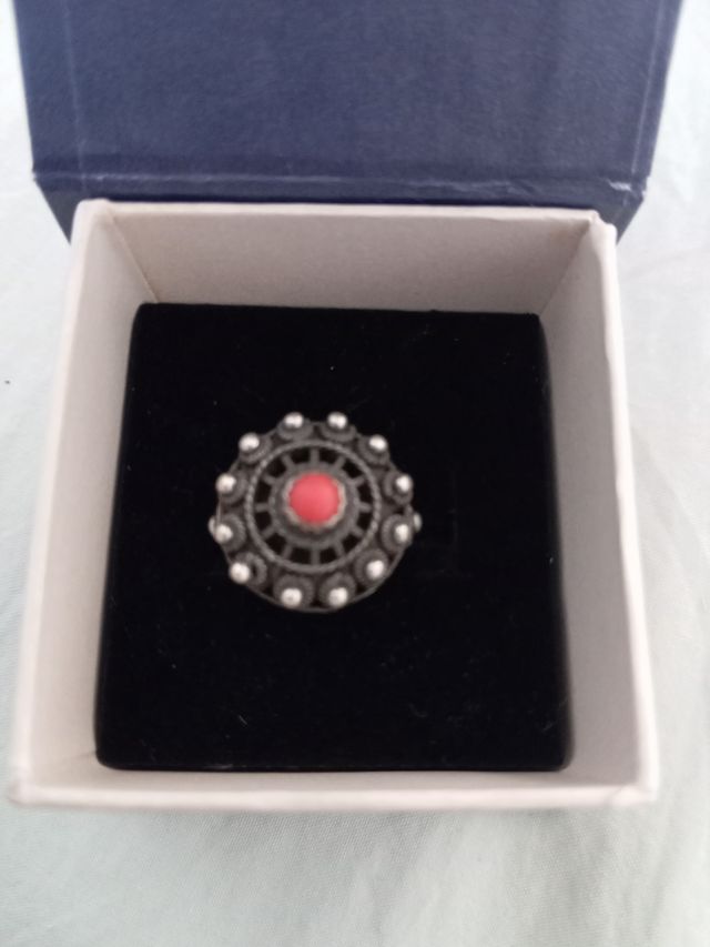 Anillo tribal plata y coral rojo