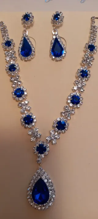 Conjunto collar y pendientes azul plata