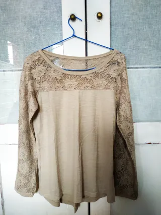 Camiseta beige manga larga