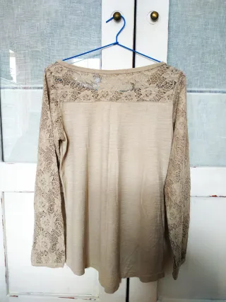 Camiseta beige manga larga