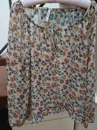 Blusa Stradivarius fantasia floreale