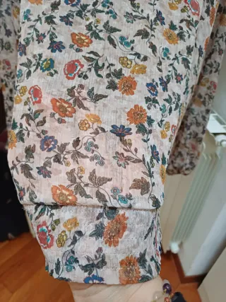 Blusa Stradivarius fantasia floreale