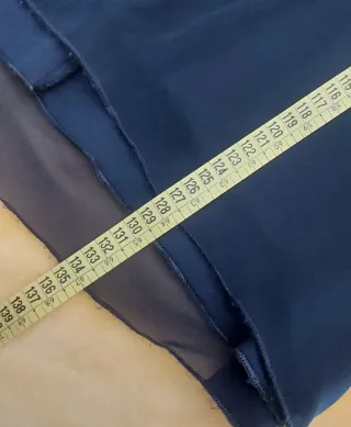 Vestido de fiesta azul marino y transparencia beig