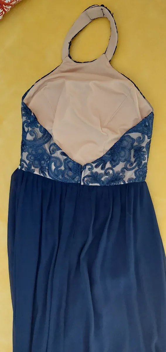 Vestido de fiesta azul marino y transparencia beig