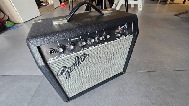 Amplificatore Fender Frontman 15G
