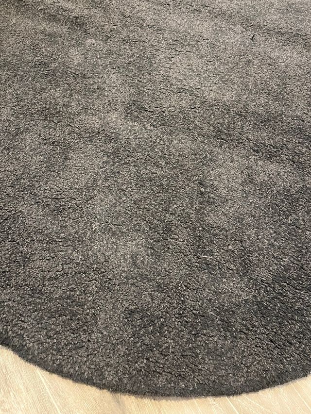 Alfombra redonda gris de poliéster