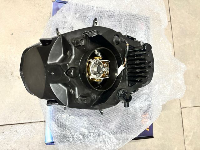 Faro KTM 1290 Super Duke (2014) con desperfectos