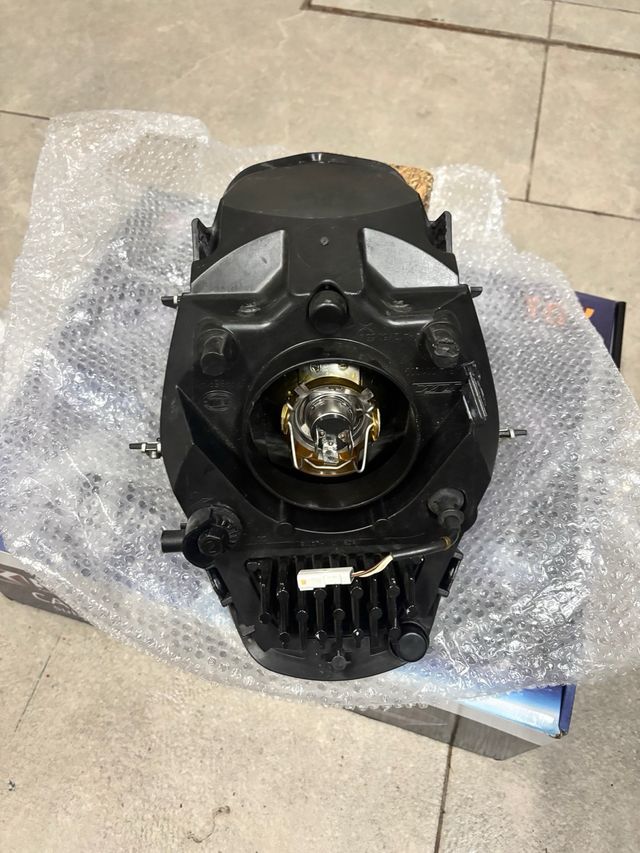 Faro KTM 1290 Super Duke (2014) con desperfectos