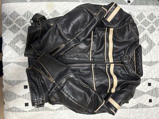 Chaqueta de moto de cuero con protecciones