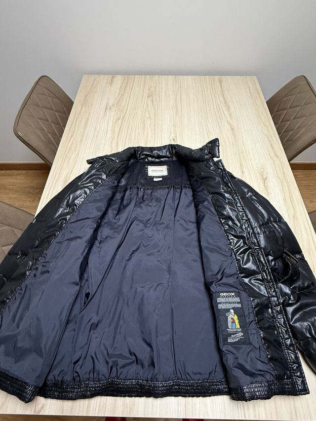 Preciosa Chaqueta Geox de Mujer Negra Plumas