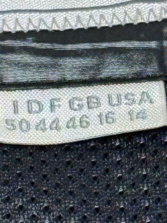 Preciosa Chaqueta Geox de Mujer Negra Plumas