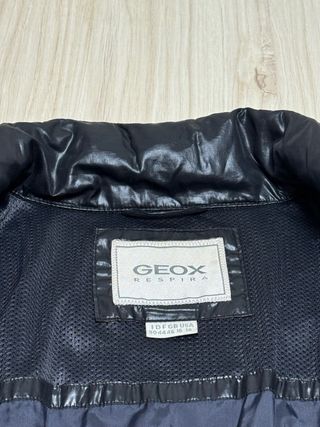 Preciosa Chaqueta Geox de Mujer Negra Plumas