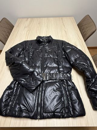 Preciosa Chaqueta Geox de Mujer Negra Plumas