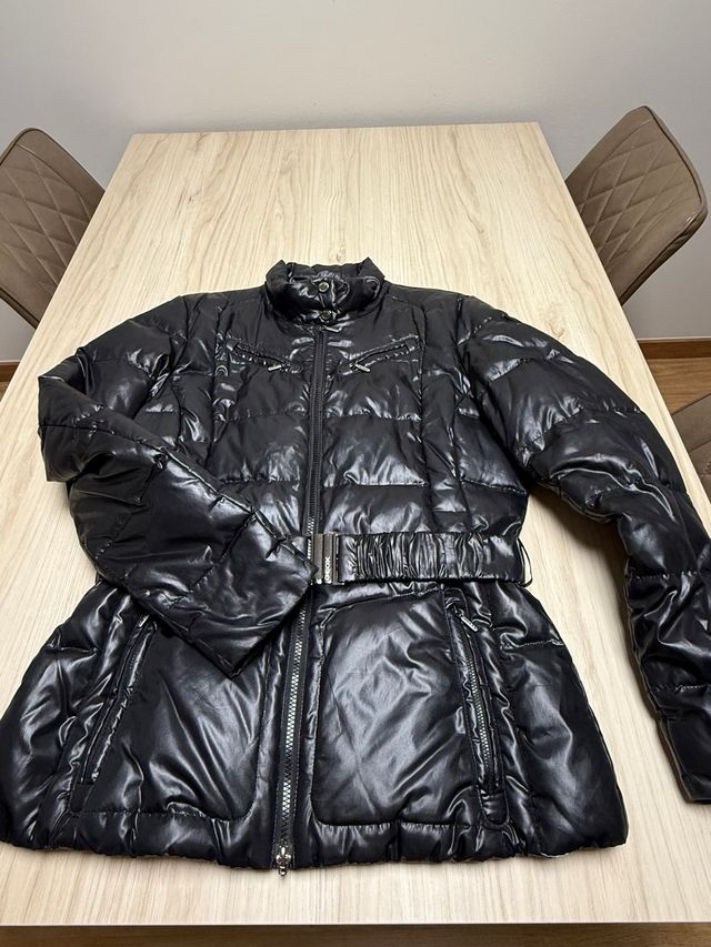 Preciosa Chaqueta Geox de Mujer Negra Plumas