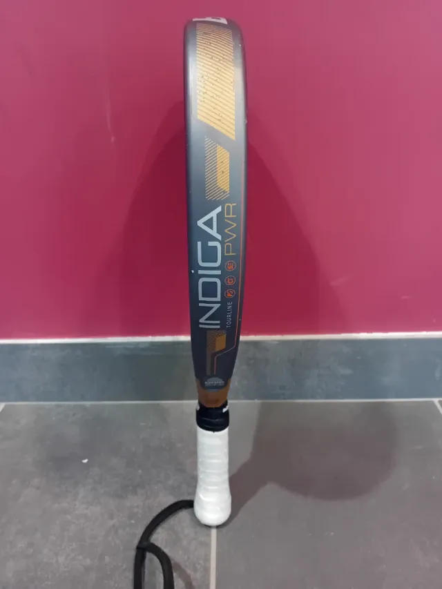 Pala de pádel Bullpadel y funda NOX