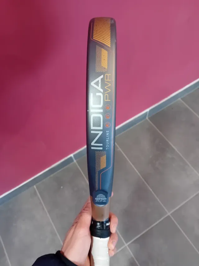 Pala de pádel Bullpadel y funda NOX