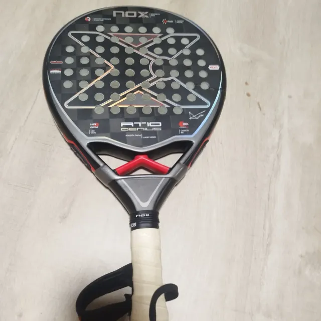 Nox AT10 Genius 18K Padel leer