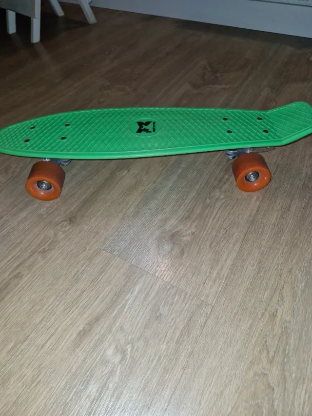 Mini Skate verde marca Mitical