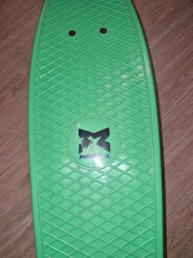 Mini Skate verde marca Mitical