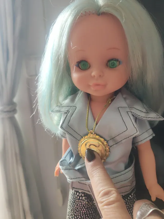 Nancy Selene antica con abbigliamento aggiornato + regalo