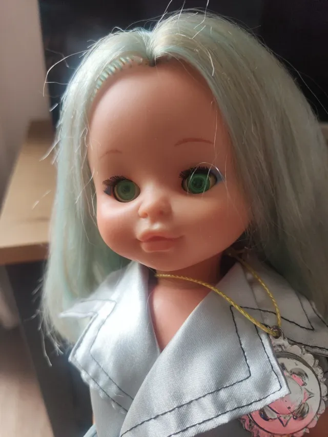 Nancy Selene antica con abbigliamento aggiornato + regalo