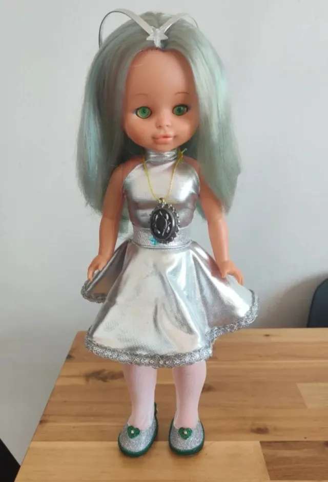 Nancy Selene antica con abbigliamento aggiornato + regalo